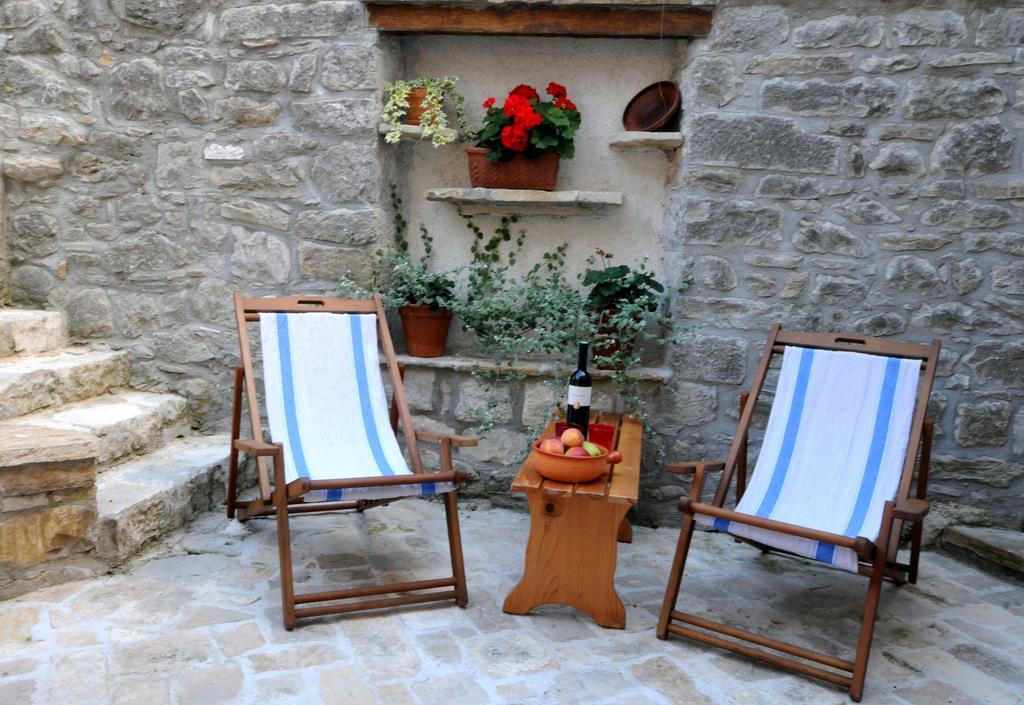 Holiday Homes Poli Svetega Antona Gračišće Cameră foto