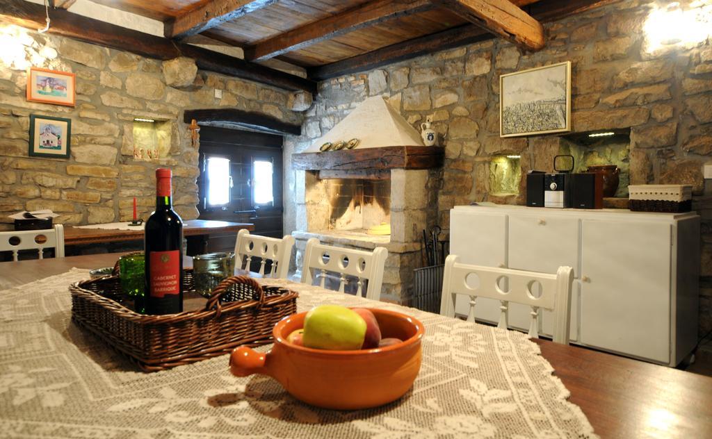 Holiday Homes Poli Svetega Antona Gračišće Cameră foto
