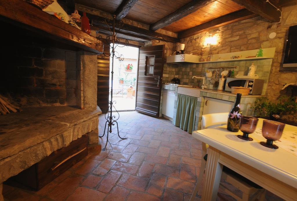 Holiday Homes Poli Svetega Antona Gračišće Cameră foto