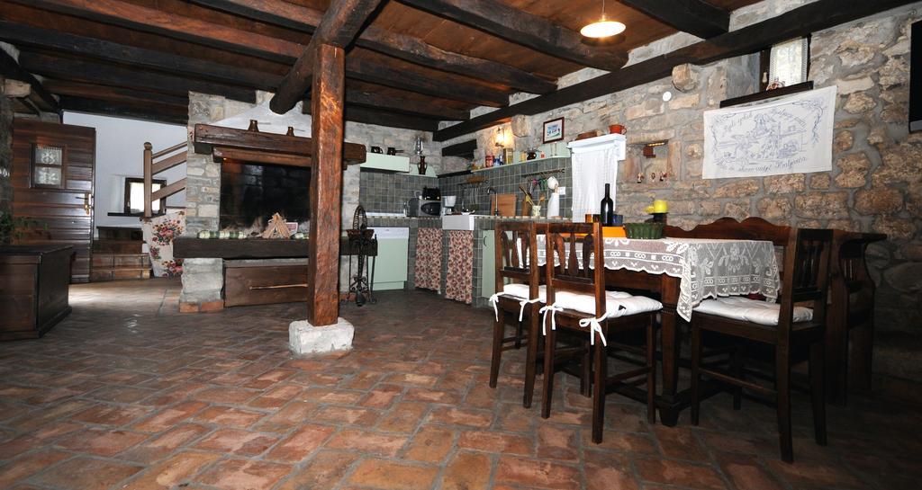 Holiday Homes Poli Svetega Antona Gračišće Exterior foto