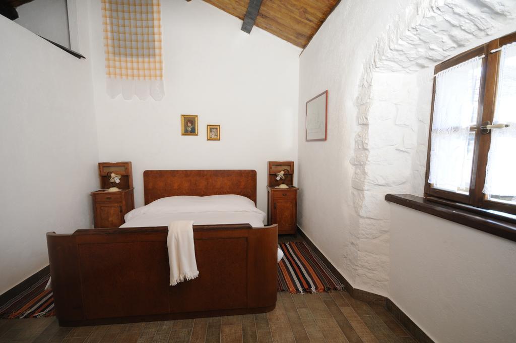 Holiday Homes Poli Svetega Antona Gračišće Cameră foto