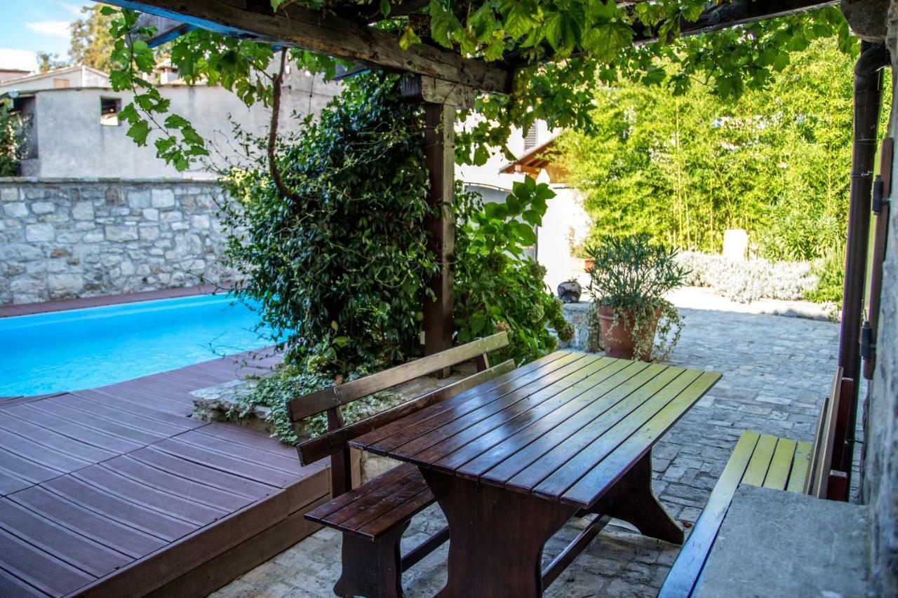 Holiday Homes Poli Svetega Antona Gračišće Exterior foto